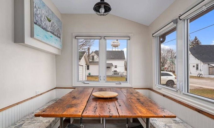 Wellington Cabaña | Centrally Located Cottage in Wellington