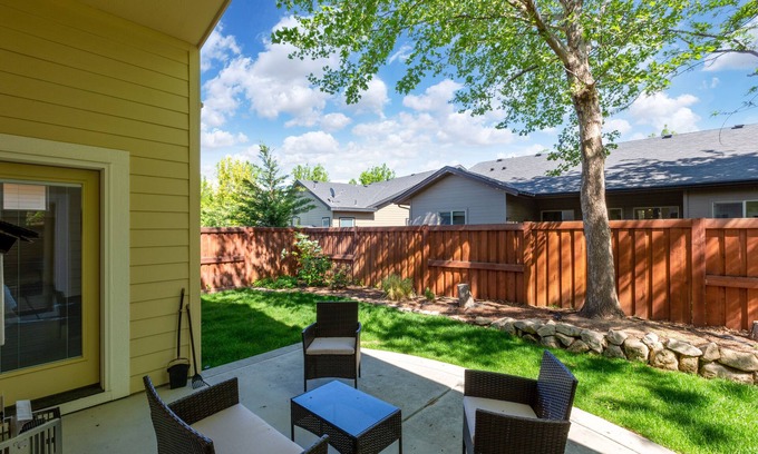 Southwest Ada County Alliance Casa | CENTRALLY LOCATED & CLOSE TO THE VILLAGE IN MERIDIAN, DOWNTOWN BOISE, & AIRPORT