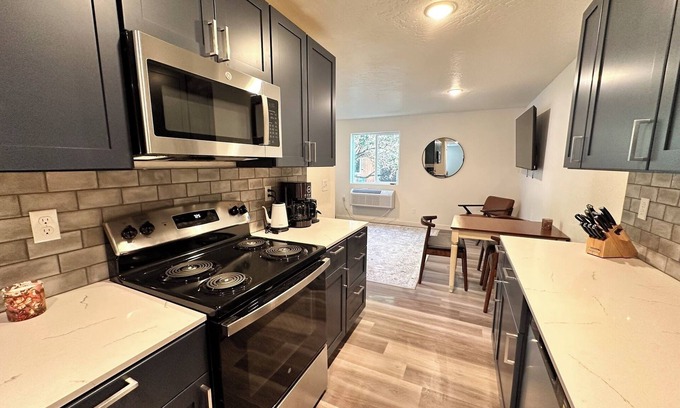 Moscow Apartamento | Centrally Located Cozy Flat with King bed