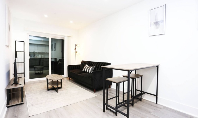 Petworth Cama Y Desayuno | Centrally located DC Unit with Garden Views