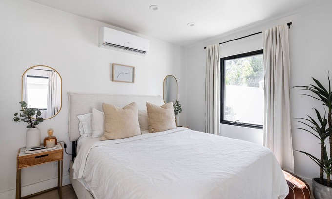 Talmadge Casa | Centrally Located Guest House with Private Patio