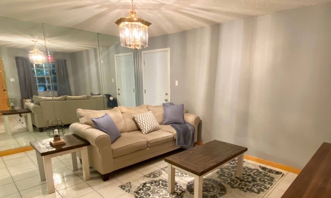 Pinecrest West Park Casa | ⭐️Centrally located Home with pool table⭐️
