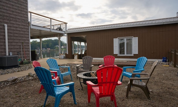 Sister Lakes Casa | Centrally Located in Heart of Sister Lakes, Michigan