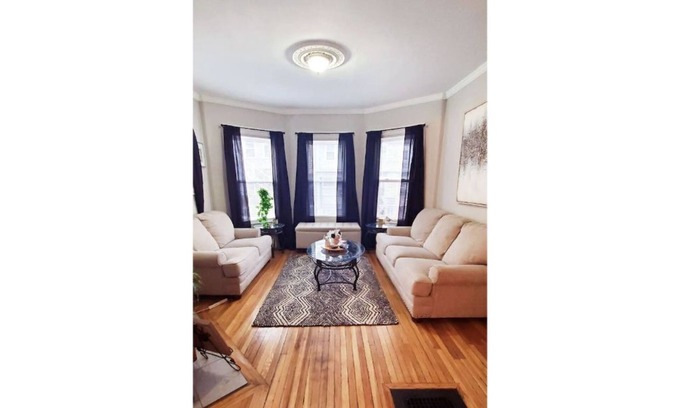 Dorchester Casa | Centrally located in the heart of Boston near T