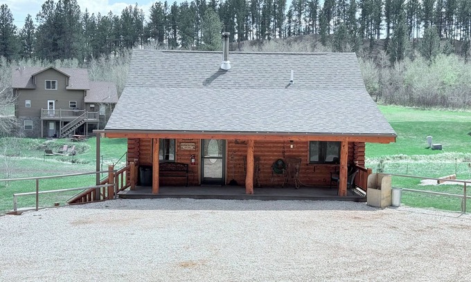 Hill City Cabina | Centrally located in the heart of the Black Hills.