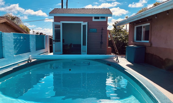 Clairemont Mesa West Casa | Nuevo AC! * LOCAL CENTRAL *, limpio, acogedor, magnífico con piscina privada de sal.
