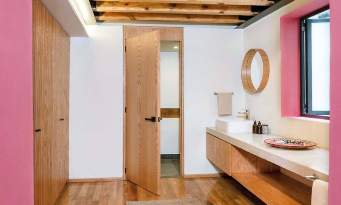 Cuauhtémoc Apartamento | Centrally- Located Loft in Historical Building