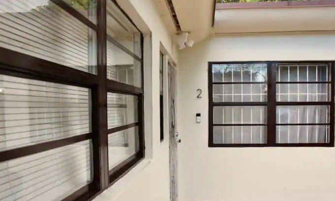 West Little River Apartamento | Centrally located Miami apartment.