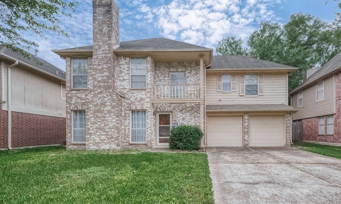 Clear Lake Casa | Centrally located! Minutes from Bay Brook Mall and NASA!
