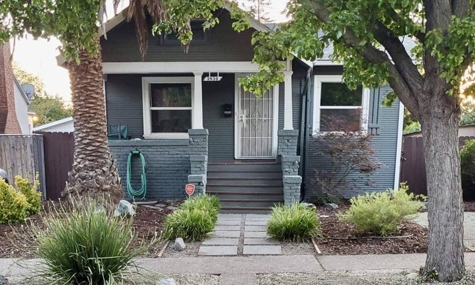 Southeastern Sacramento Casa | Centrally-located modern Sacramento bungalow