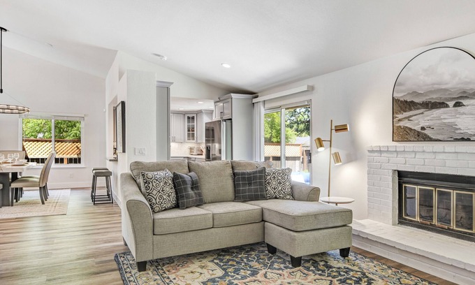 Santa Rosa Casa | Centrally Located Modern Wine Country Home