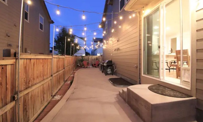 Dupont Casa | Centrally located modern Denver home