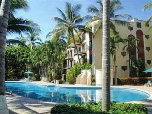 Fluvial Vallarta Apartamento | Centrally located 1 block from beach, quiet 2 bedroom condo with pool