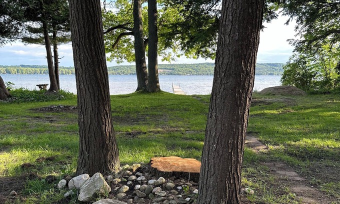 Beulah Casa | Centrally located on the lake to so many adventures. Boats and pets welcome!