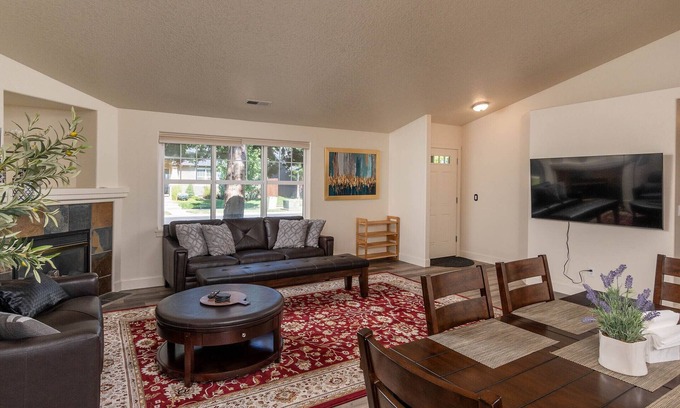 Old Farm District Casa | Centrally Located OneLevel Pet ok Home w/Fireplace