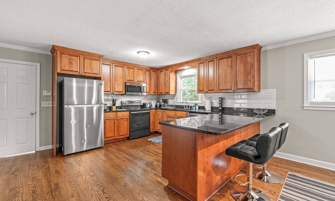 Paw Creek Casa | Centrally Located Ranch - 15mins to Airport & Uptown