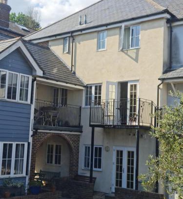 Ventnor Casa | Centrally located "Spring Cottage" Perfect Ventnor Holiday Home
