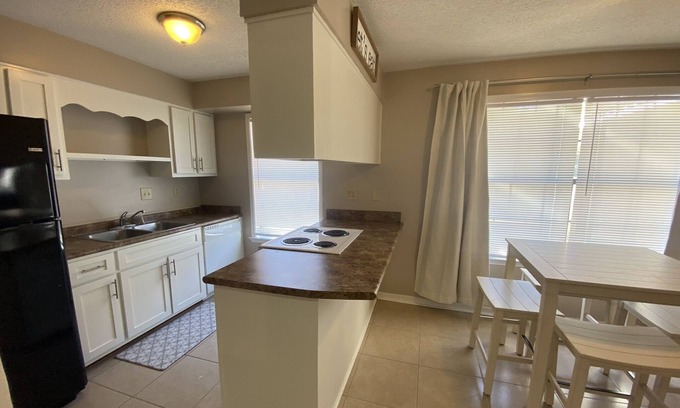 Crestview Casa | Centrally Located to bases and beaches/ 3 Bedroom