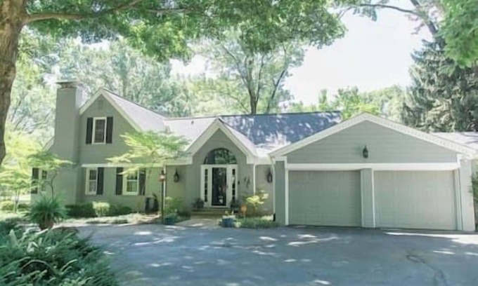 Indianapolis Casa | Centrally Located Home in Nora