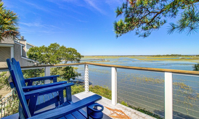 Marsh Island Casa | Centrally located to local attractions, close to beach access & marsh views