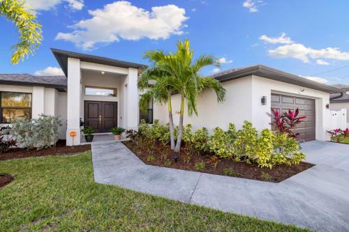 Pelican Casa | Centrally Located - Waterfront Pool Home Convenient Location