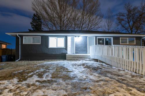 Highland Park Apartamento | Centre Street 2bed Upper Suite - 4408
