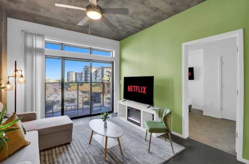 Evans Churchill Apartamento | Centric 2BR In HEART of DTPHX Free Garage Parking