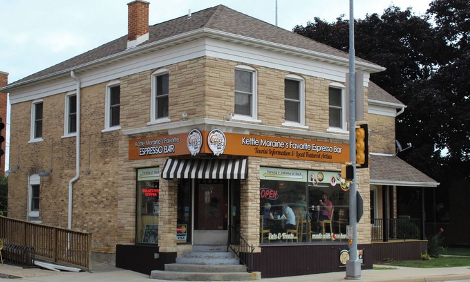 Kewaskum Apartamento | Century Cafe Flat