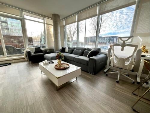 Southwest Edmonton Apartamento | Century Park Condo Oasis