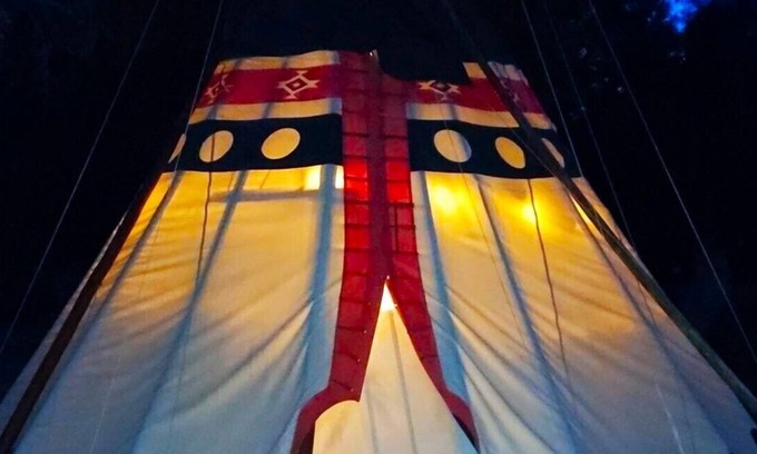 Cave Junction Apartamento | Ceremonial Tipi - 20' - Sleeps up to 6 provided padded cots - bring your own sleeping bags