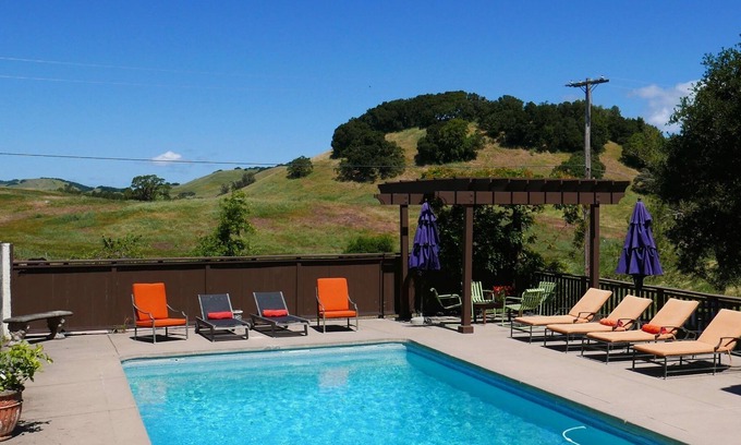 Petaluma Casa | Hacienda Hacienda Cerro Pampa * Amplia casa de rancho con piscina