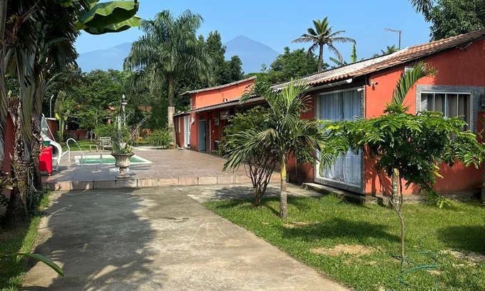 Duque de Caxias Casa | Chácara de Alto Padrão, Aninhada no Coração de uma Exuberante Reserva Ecológica