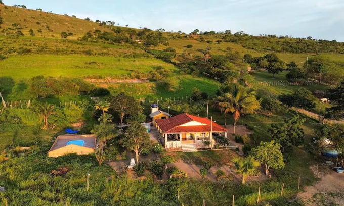 Bezerros Hotel | Chácara Moreira Lima Com Piscina em Bezerros - Pernambuco / Próx. a Serra Negra