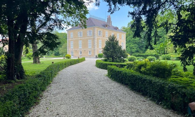 Crespy-le-Neuf Cama Y Desayuno | Château de Crespy & Suites