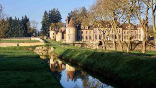 Pontgouin Cama Y Desayuno | Château de La Rivière