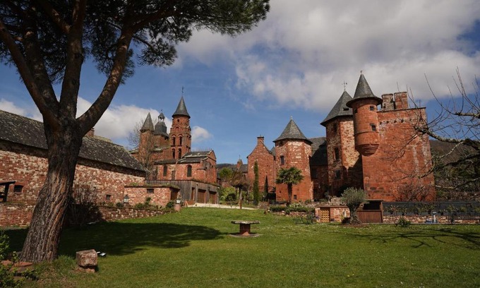 Collonges-la-Rouge Casa | Château de Vassinhac chambres d'hôtes Collonges la rouge