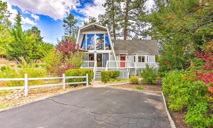 Whispering Forest Casa | Château Forêt in Big Bear with Hiking Trail Access