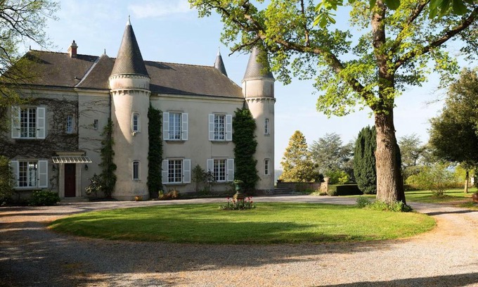 Oudon Cama Y Desayuno | Château Haute Roche
