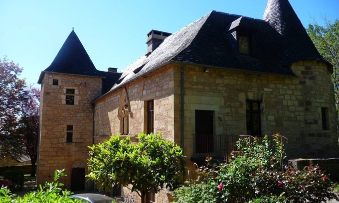 Ayen Otro | Château Manoir