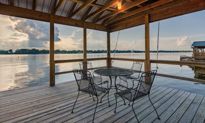 Lakeland Casa | Château Ouvert | Soak Up the Sun on FR