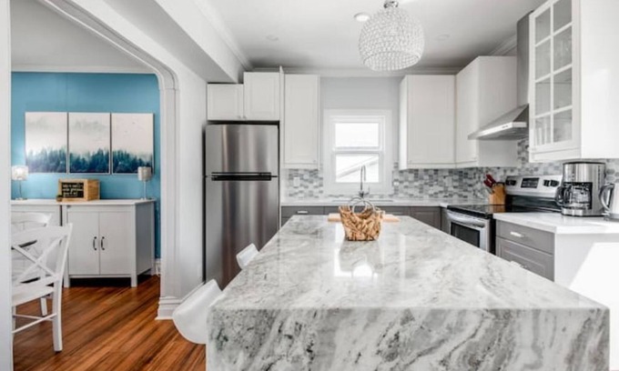 St. Davids Casa | Château Ravine, backing onto a beautiful tree-filled ravine