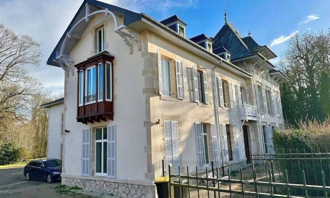 Vaudoncourt Otro | Château Viéndal, bed and breakfast in Neuchâtel
