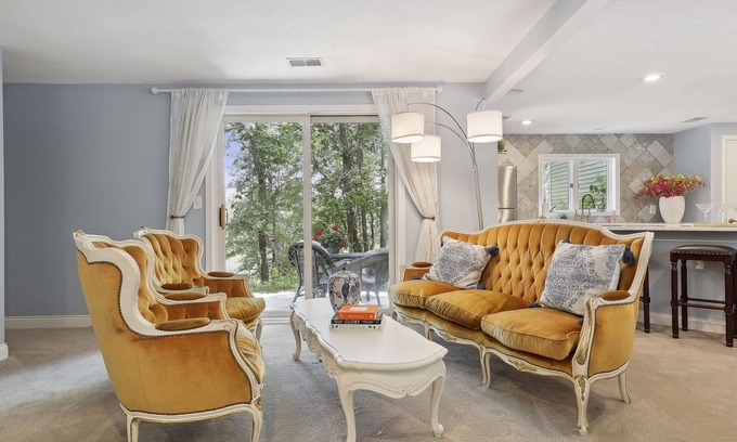 Webster Casa | Châteaux on Oak Hill