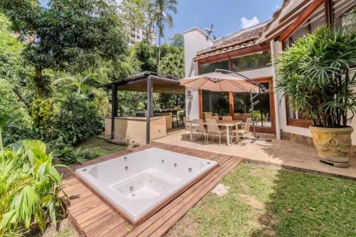 Alejandria Casa | CH65 Luxury 5BR Villa Jacuzzi Garden de Oro
