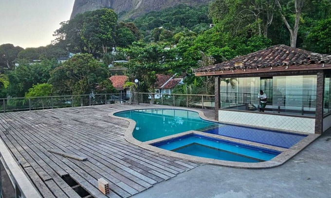 Sao Conrado Casa | Charming building with sea view in São Conrado