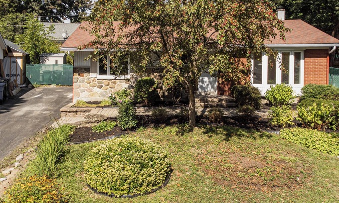 Saint-Bruno-de-Montarville Casa | Charming, well-maintained 3-bedroom home!