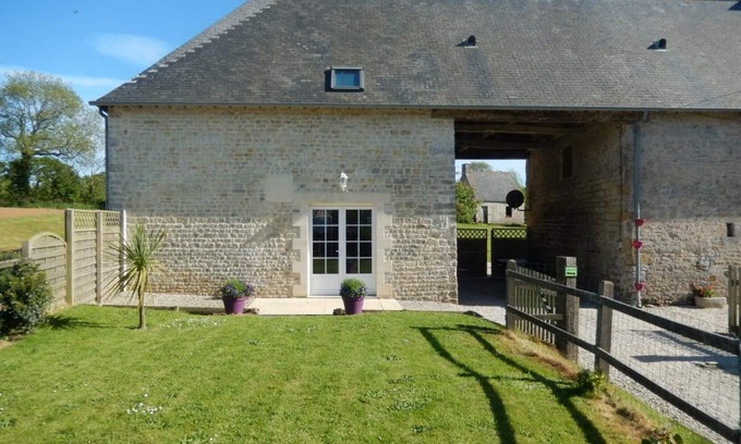 Saint-Germain-de-Varreville Cabaña | Casa rural con jardín privado, cerca de las playas y atracciones históricas
