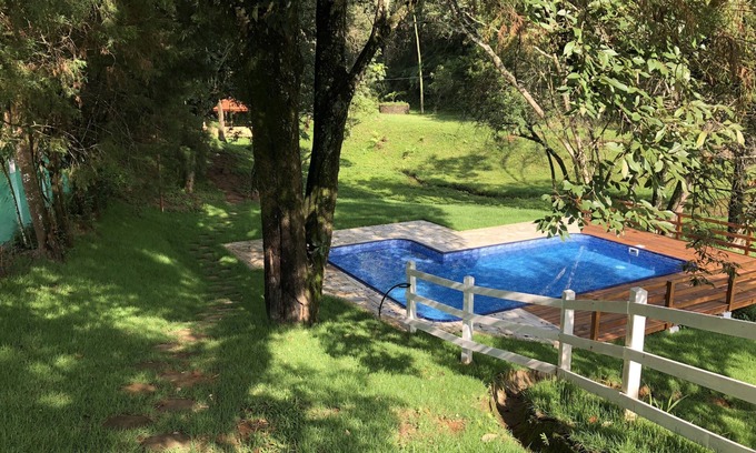 Sao Roque Casa | chacara para fines de semana y temporada, lagos, cascada, con acceso asfaltado