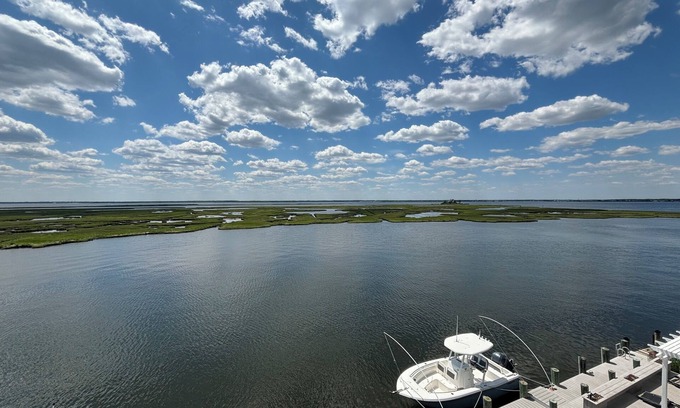Dover Beaches North Casa | Chadwick Beach Island -Newly Renovated, Modern, Bay Front Home