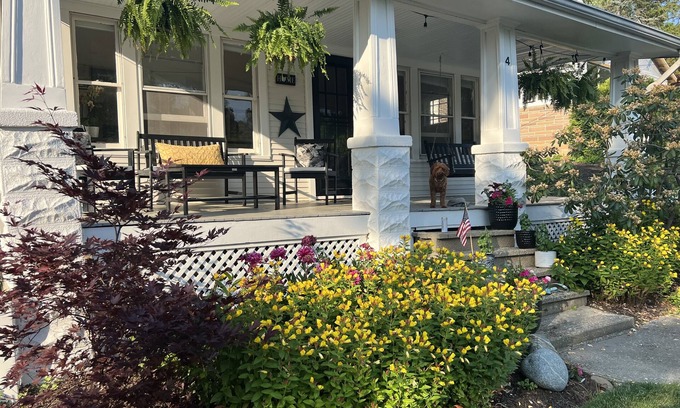 Chagrin Falls Casa | CHAGRIN FALLS rental - 5 min walk to town. 3 bedrooms & 1 bath.